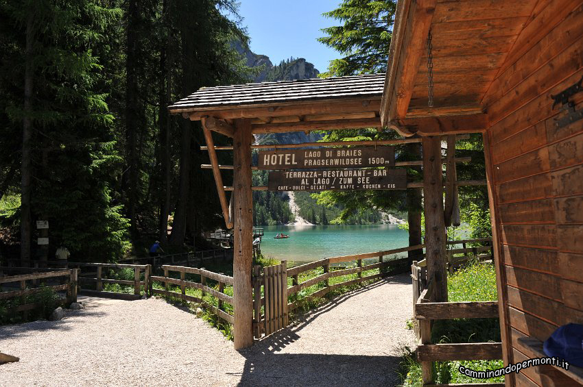 03 Lago di Braies.JPG